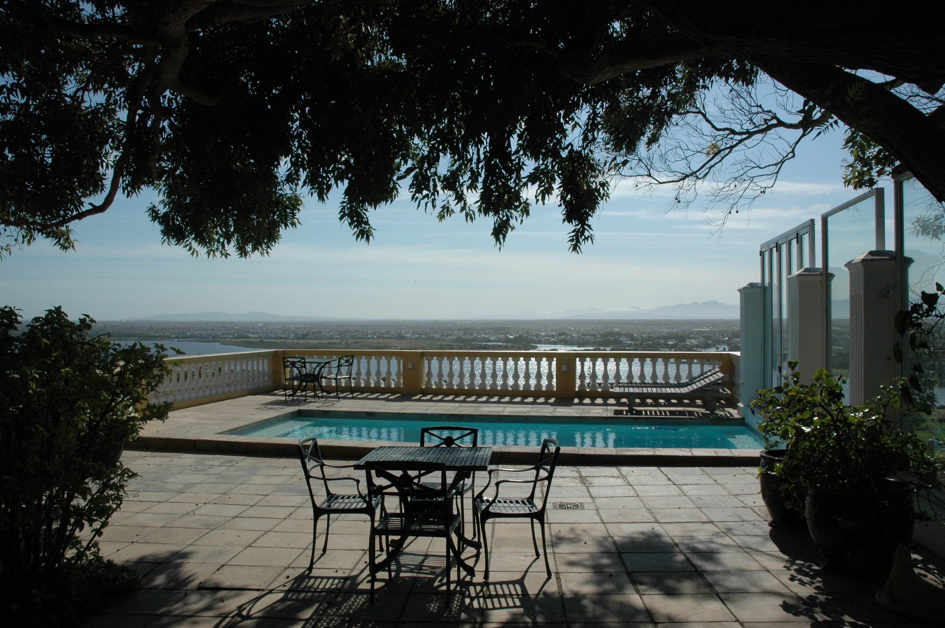 Colona Castle Hotel Lakeside Exterior photo
